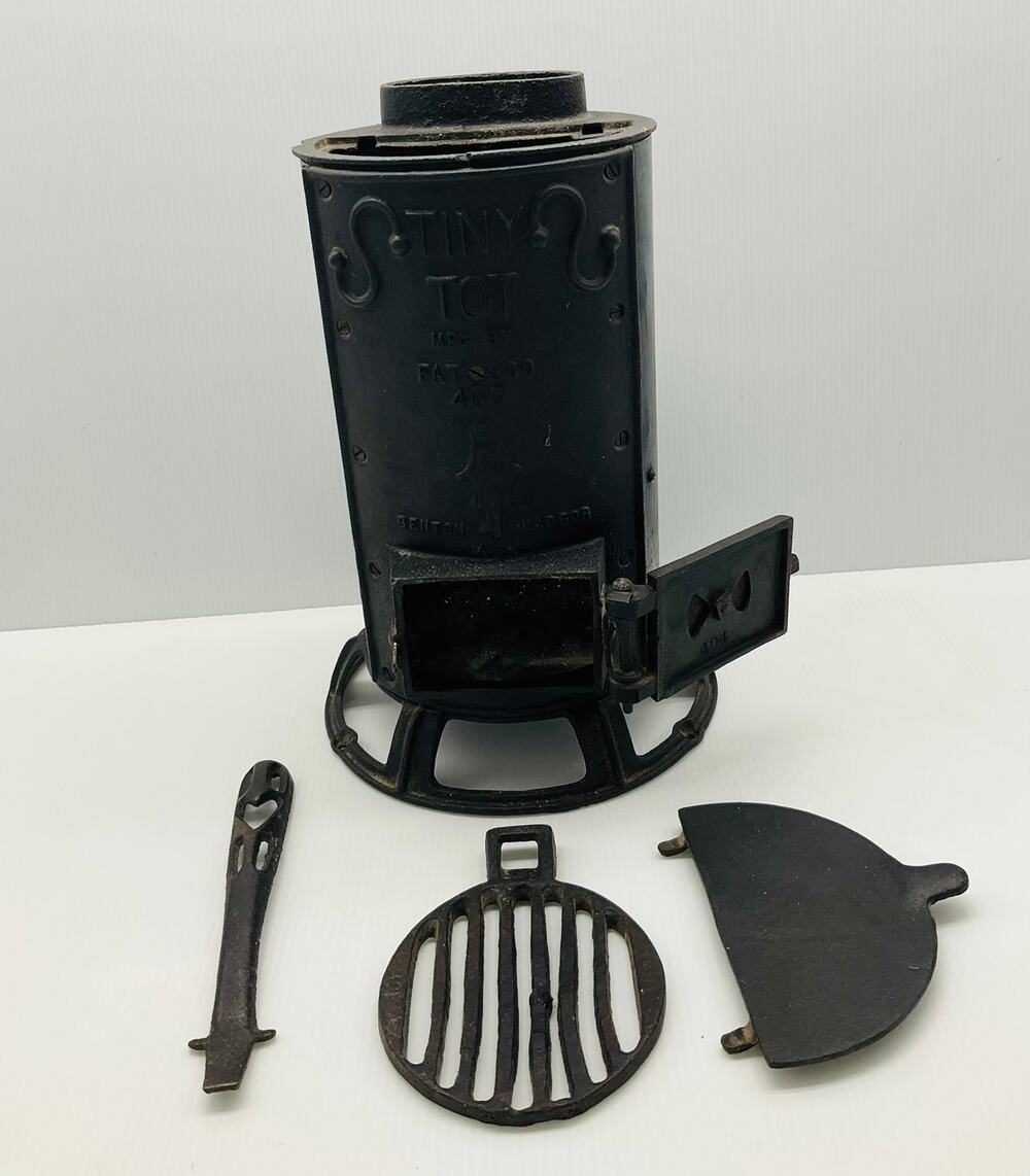 intage FATSCO "Tiny Tot" Cast Iron Mini Wood / Coal Burning Stove - Model 400
